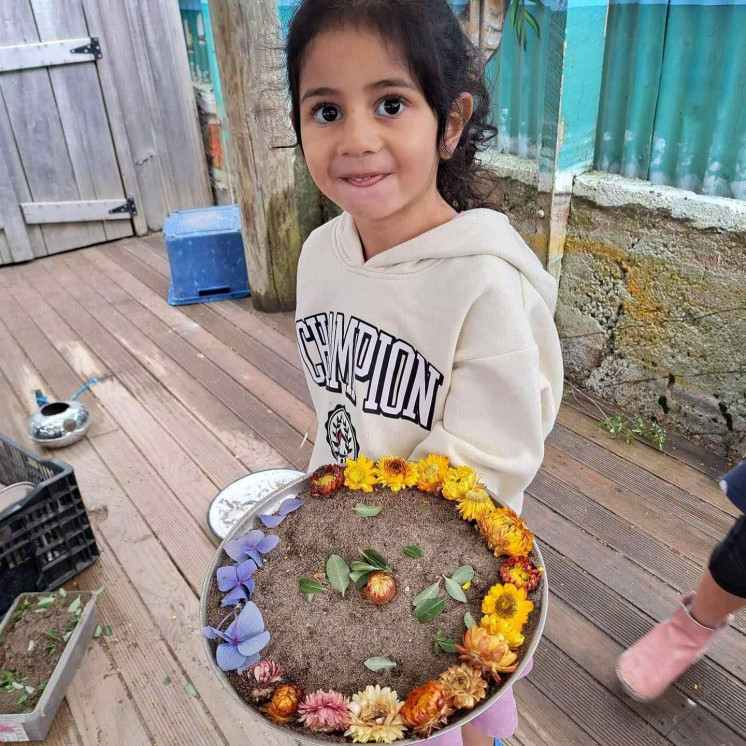 Busy Bees Frimley creations with nature