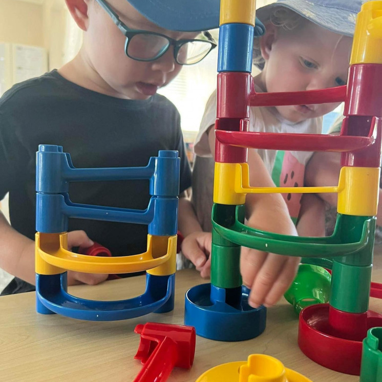 Cause and effect experiments at Busy Bees Frimley