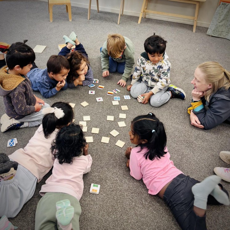 Busy Bees Hamilton east kids having fun with a puzzle