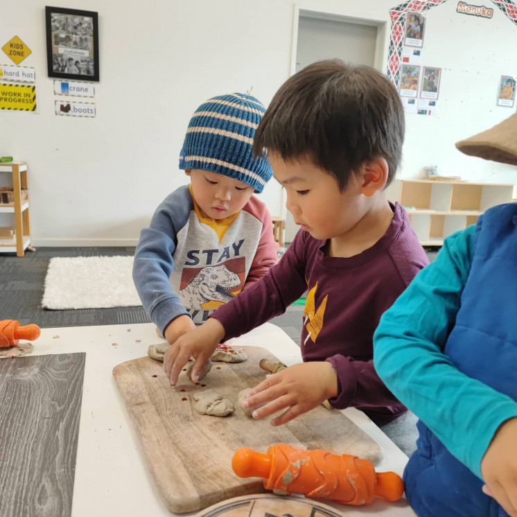 Busy Bees Hobsonville Kids playing with clay