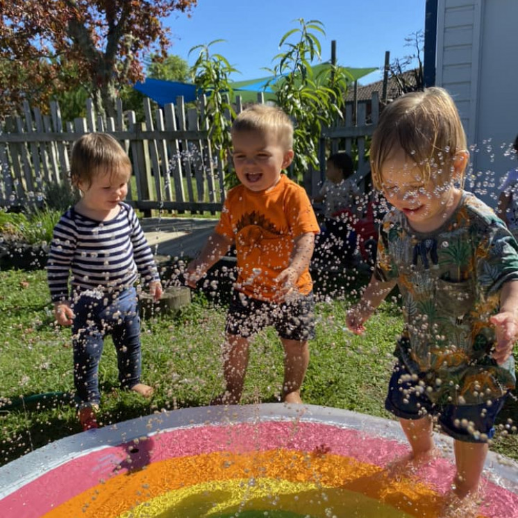 Toddler boys in water play at Busy Bees Kerikeri Nursery 