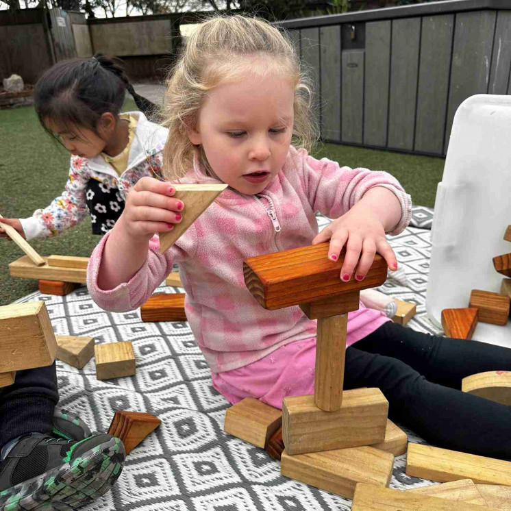 Busy Bees Motueka outdoor play for kindergarten room
