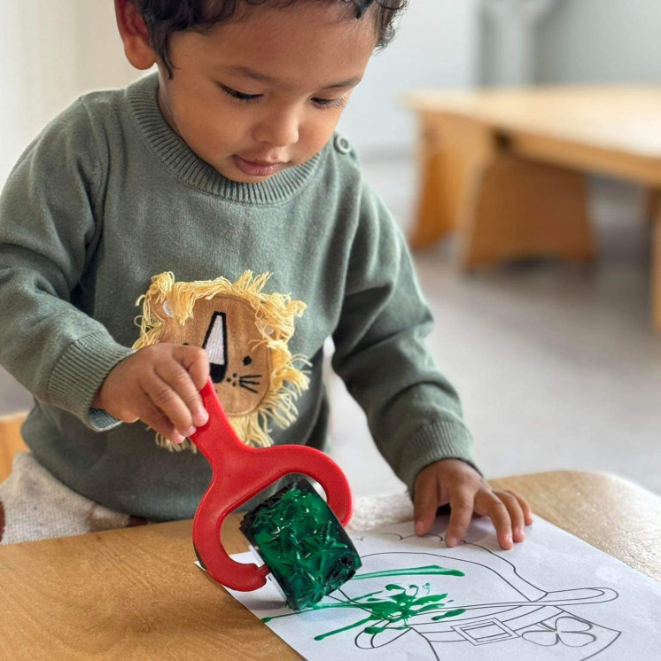Busy Bees Mount Wellington babies enjoy painting with colour and rollers