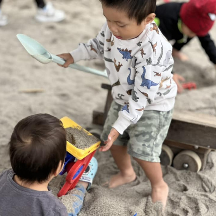 Sand pit play and cause and effect learning at Busy Bees Ormiston Road