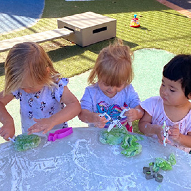 3 children learning through sensory play Busy Bees Pakuranga