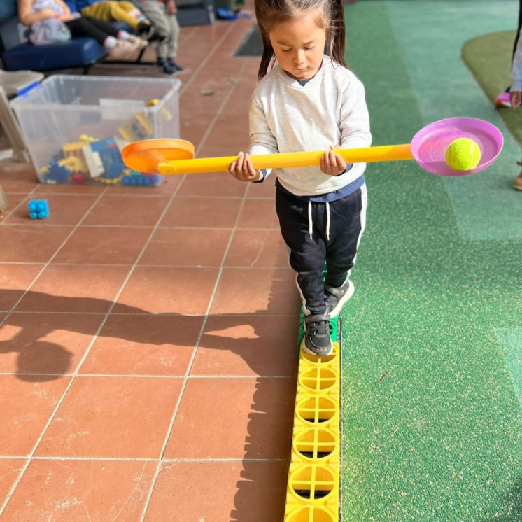 Busy Bees Pakuranga girl balancing on a beam