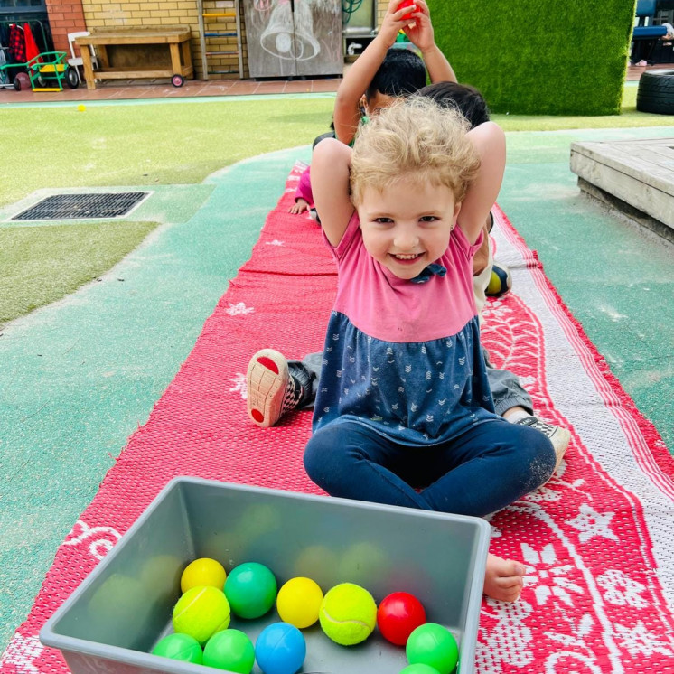 Busy Bees Pakuranga outside playing with others 