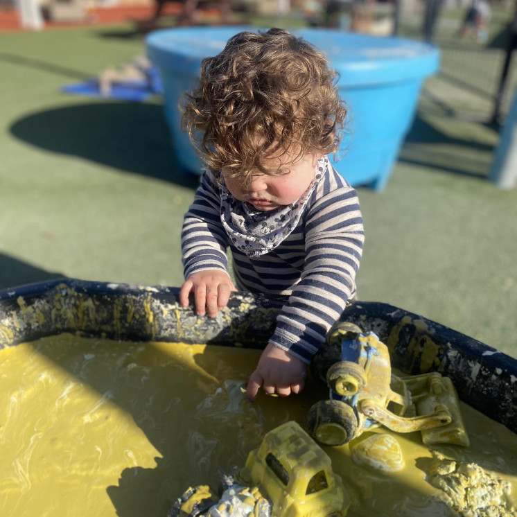 Sensory exploration at Busy Bees Richmond