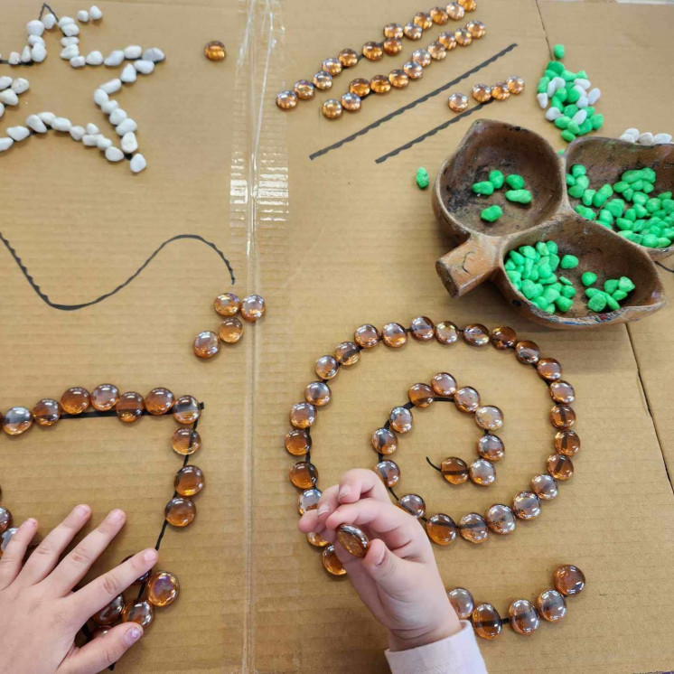 Learning shapes and patterns with heuristic resources at Busy Bees Hardy Street